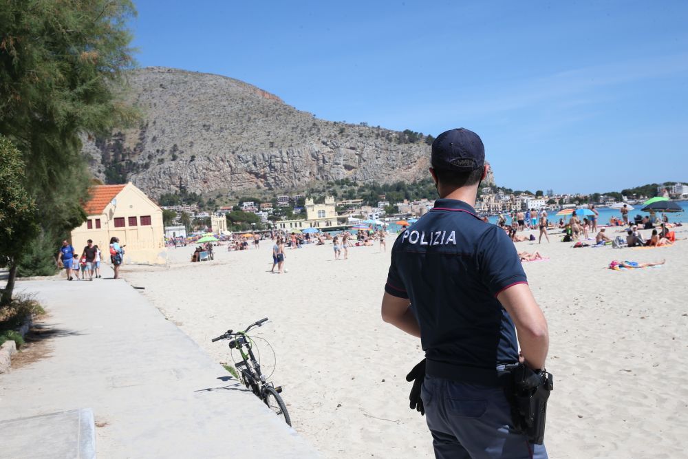 Niente Feste In Spiaggia E Distanza Di Un Metro ItaliaOggi It