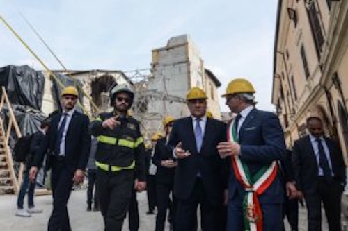 Terremoto, Tajani a Norcia: dall'Europa arriveranno due miliardi per la ricostruzione del Centro Italia