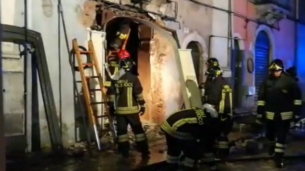 Esplosione a Catania, 3 morti. Si aggrava un vigile del fuoco, altri due  deceduti 