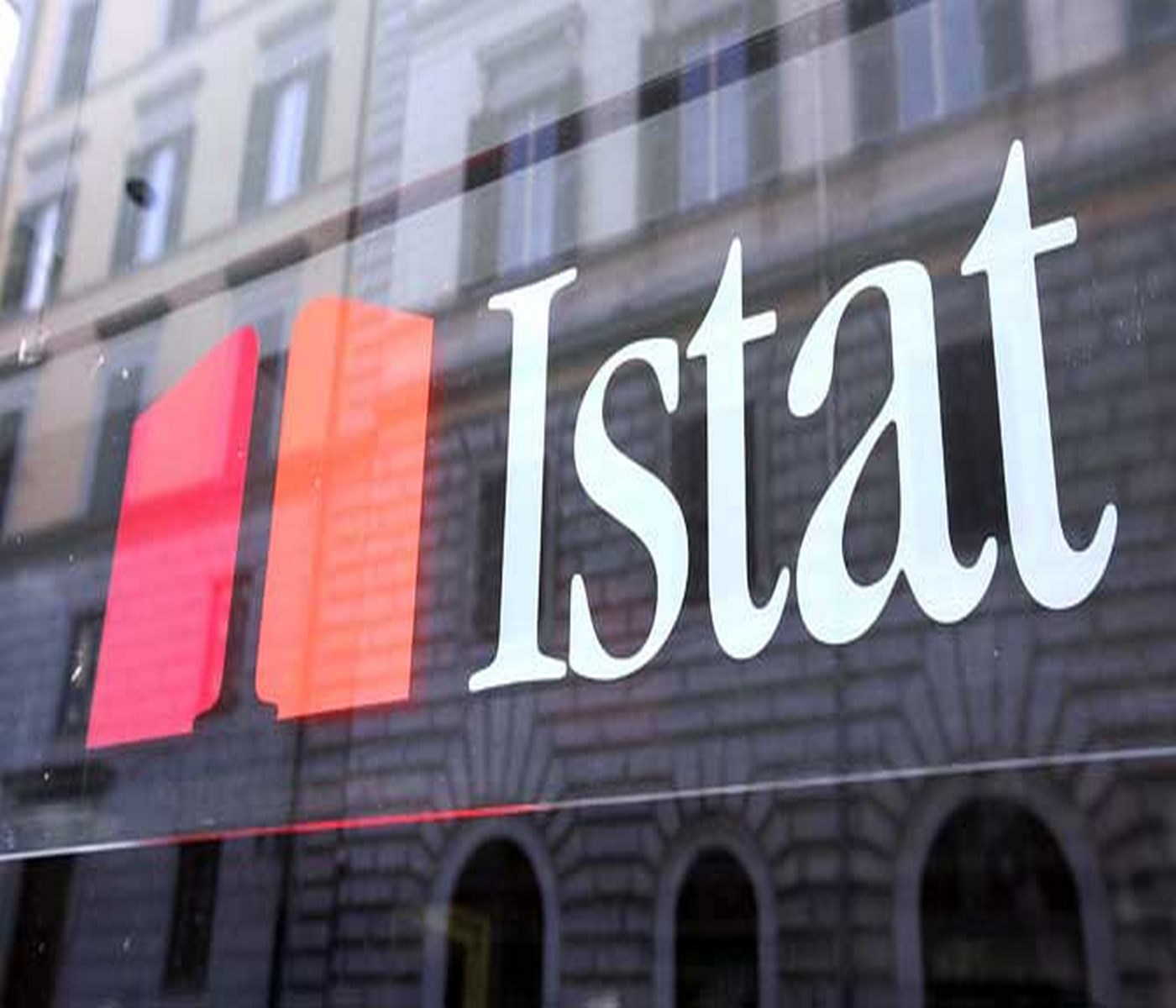 Istat, nell'anno produzione industriale in calo del 5,6%